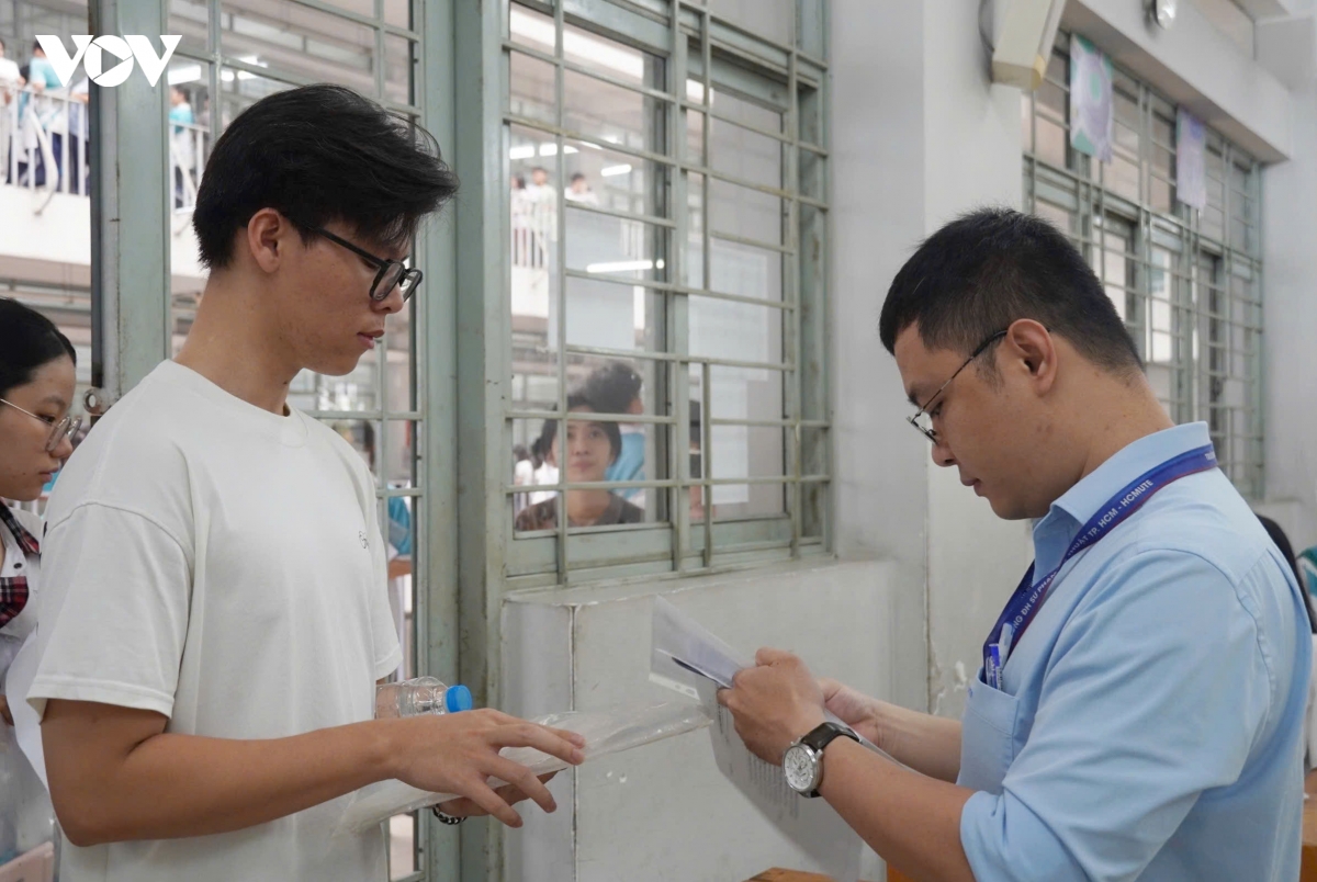 170.000 thi sinh du thi danh gia nang luc dot 2 cua Dai hoc quoc gia tp.hcm hinh anh 4