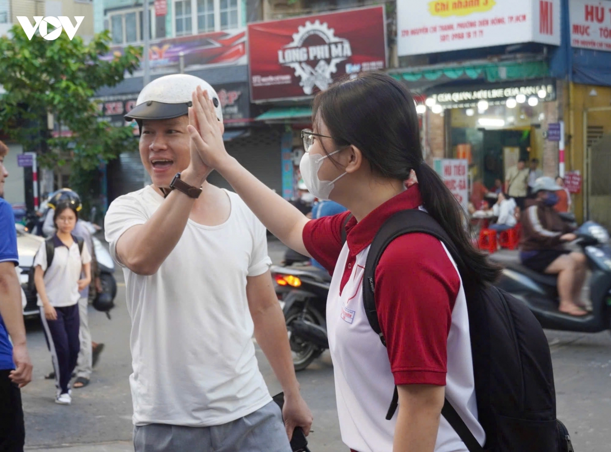 hang ngan thi sinh tham gia thi vao 10 truong pho thong nang khieu o tp.hcm hinh anh 3