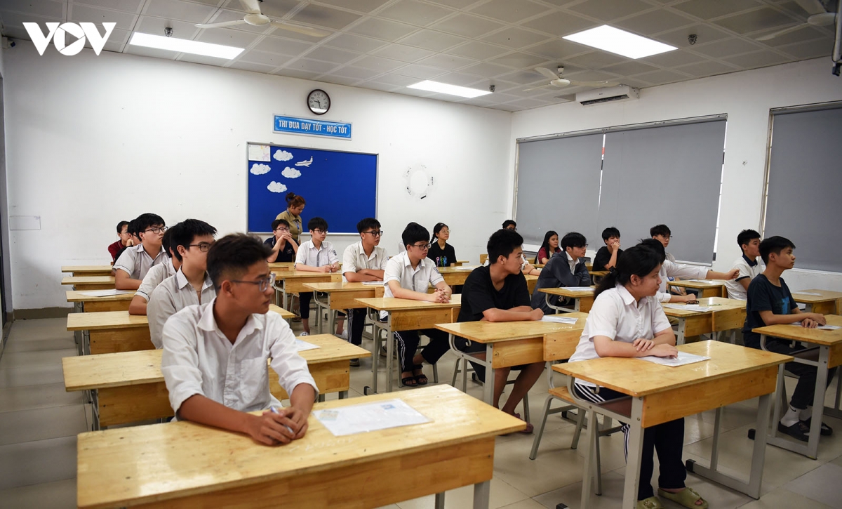 gan 125.000 hoc sinh ha noi lam thu tuc du thi vao lop 10 hinh anh 4