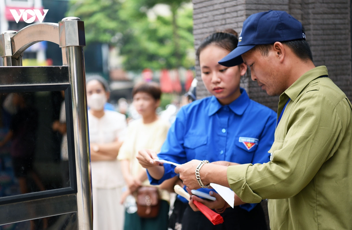 gan 125.000 hoc sinh ha noi lam thu tuc du thi vao lop 10 hinh anh 6