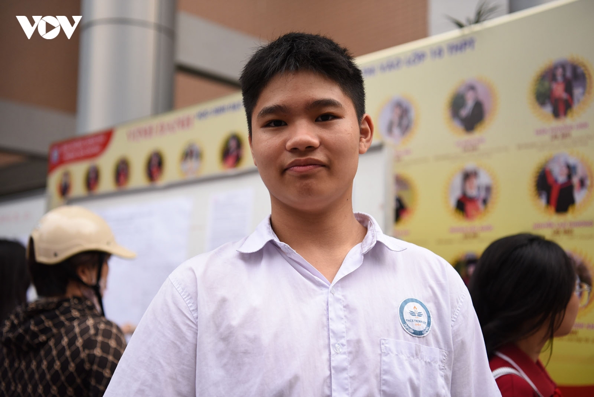 tuyen sinh lop 10 o ha noi phu huynh ha nhiet ky thi bang phuong an du phong hinh anh 2