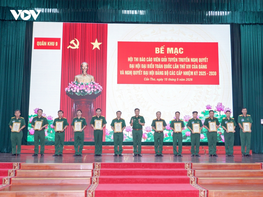 quan khu 9 xay dung doi ngu bao cao vien ban linh, trinh do toan dien hinh anh 3