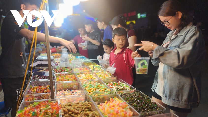 pho di bo hut khach cuoi tuan, vi sao phu huynh van ne do an vat cho tre hinh anh 2