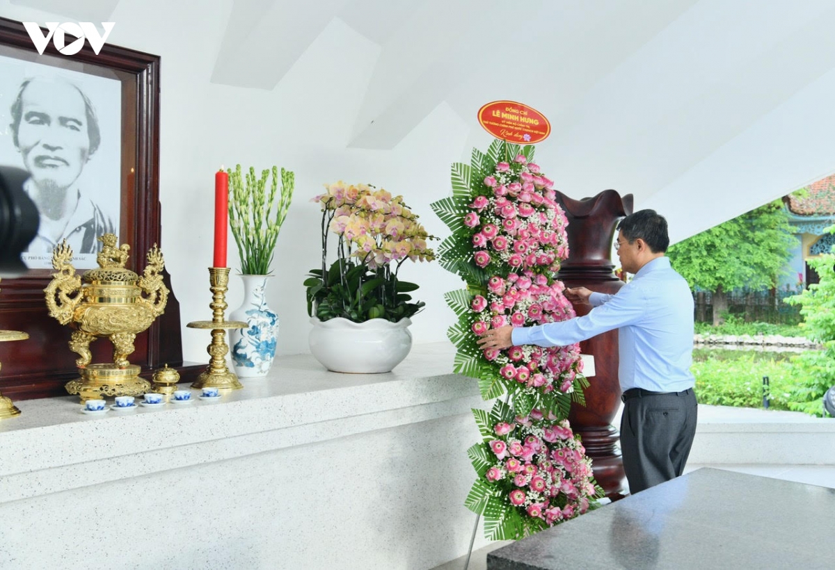 thu tuong le minh hung dang huong, vieng mo cu pho bang nguyen sinh sac hinh anh 3