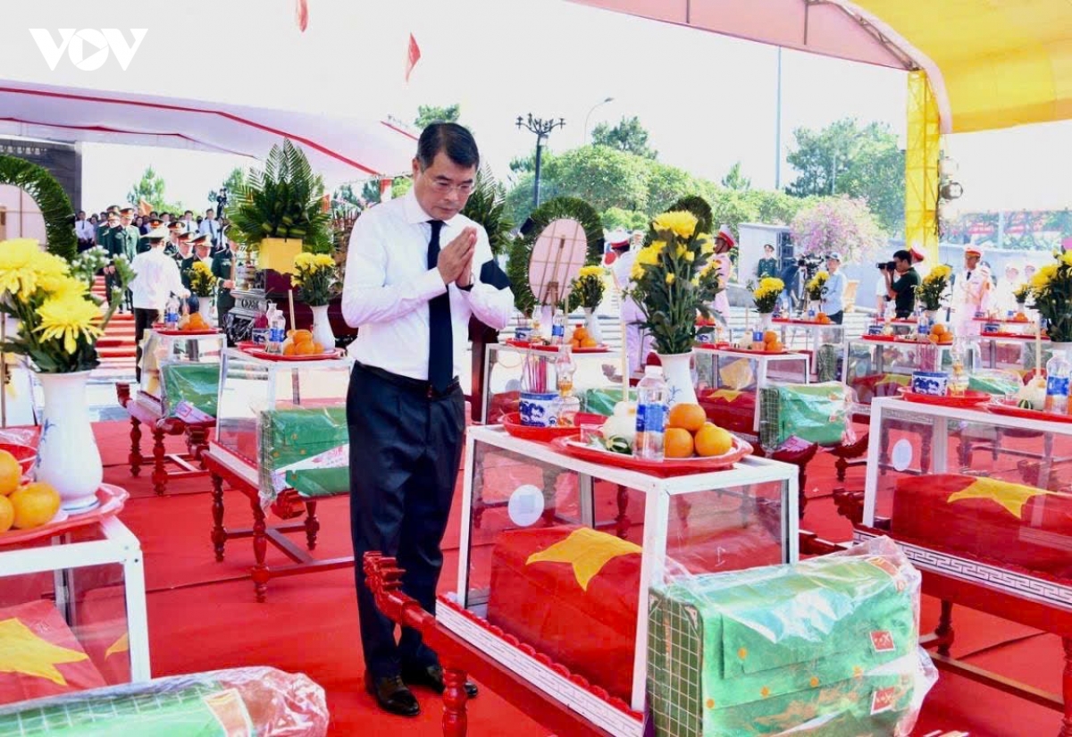thu tuong du le truy dieu, an tang 28 hai cot liet si tai tinh quang tri hinh anh 4