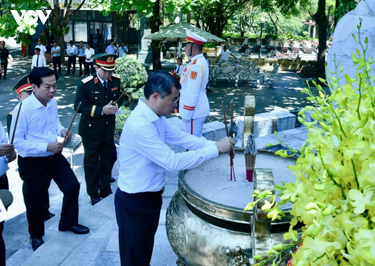 thu tuong le minh hung dang huong tai cac khu di tich lich su tinh quang tri hinh anh 3