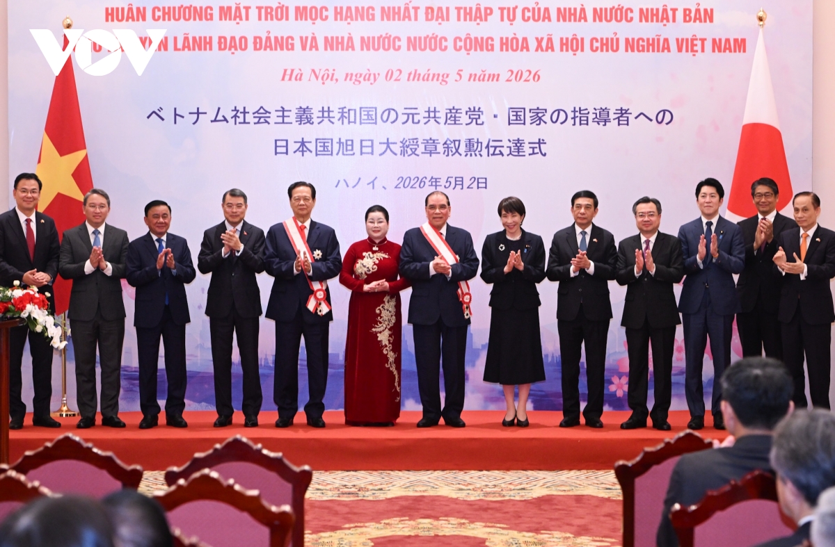 thu tuong nhat ban trao huan chuong mat troi moc tang nguyen lanh dao viet nam hinh anh 1