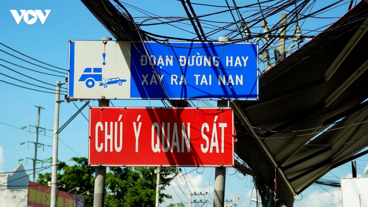  song chung voi container Am anh tren nhung cung duong tu than phia Dong tp.hcm hinh anh 3