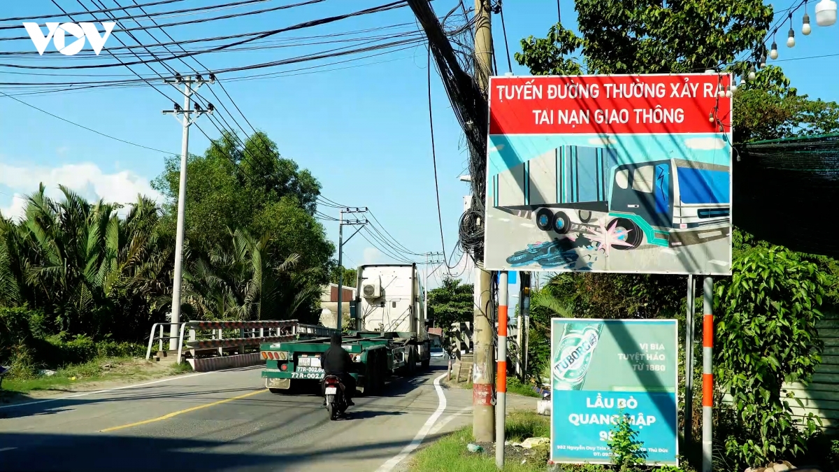  song chung voi container Am anh tren nhung cung duong tu than phia Dong tp.hcm hinh anh 5