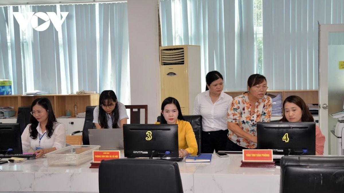 tp.hcm trien khai De an 700 nang cao nang luc can bo cap xa hinh anh 1