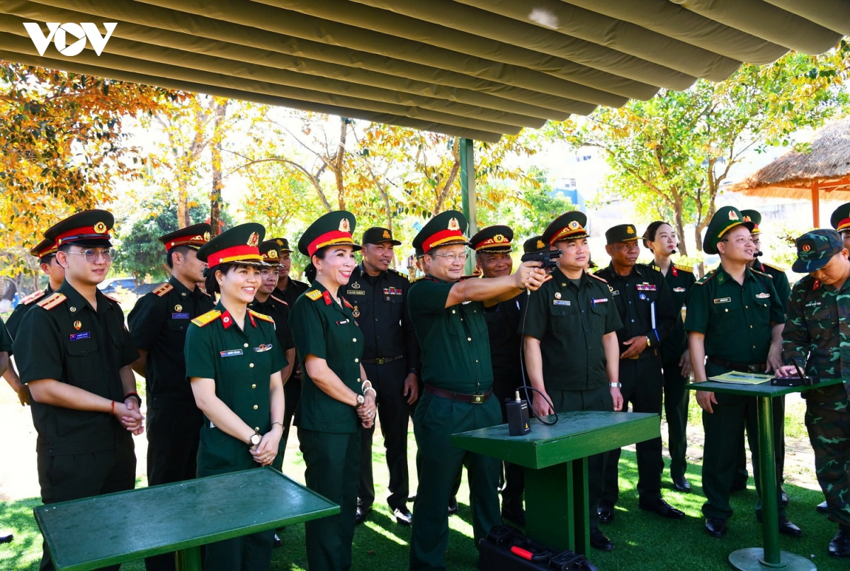 si quan tre 3 nuoc dang huong tuong niem chu tich ho chi minh hinh anh 1