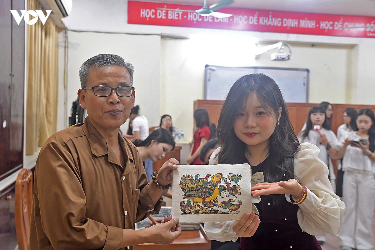  hon tren giay moc khi nguoi tre viet tiep cau chuyen di san tranh Dong ho hinh anh 6