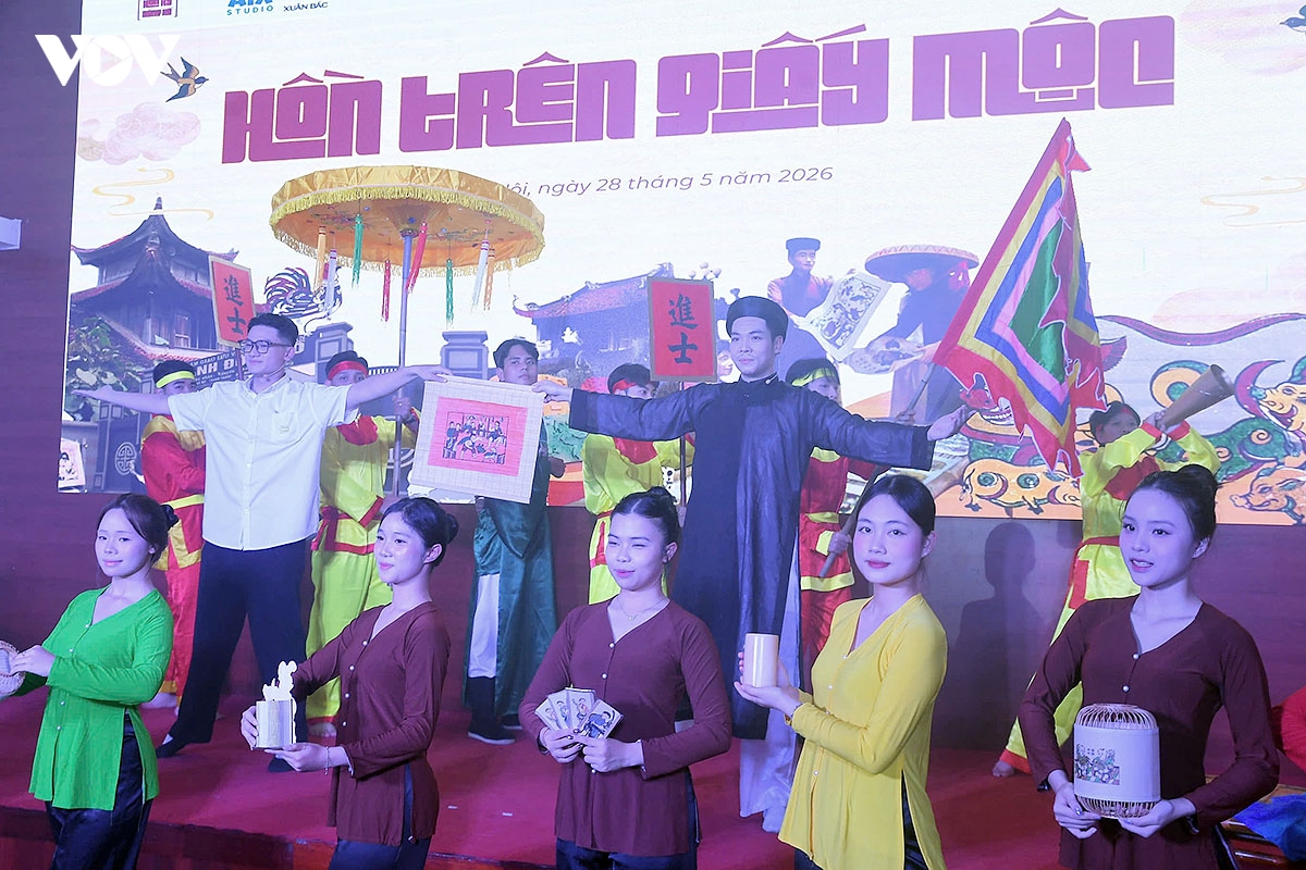  hon tren giay moc khi nguoi tre viet tiep cau chuyen di san tranh Dong ho hinh anh 7