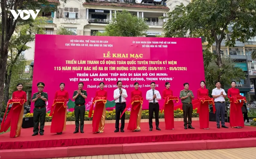 trung bay 180 tranh co dong ky niem 115 nam ngay bac ho ra di tim duong cuu nuoc hinh anh 2