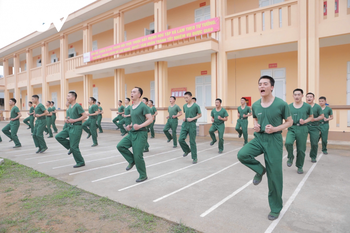 nguoi linh tre truong thanh qua tung ngay hoc tap va ren luyen hinh anh 2