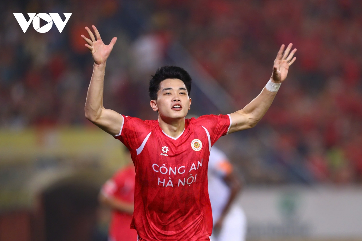 ket qua v-league toi 10-5 cahn thang nguoc nam Dinh nho qua phat den tranh cai hinh anh 35