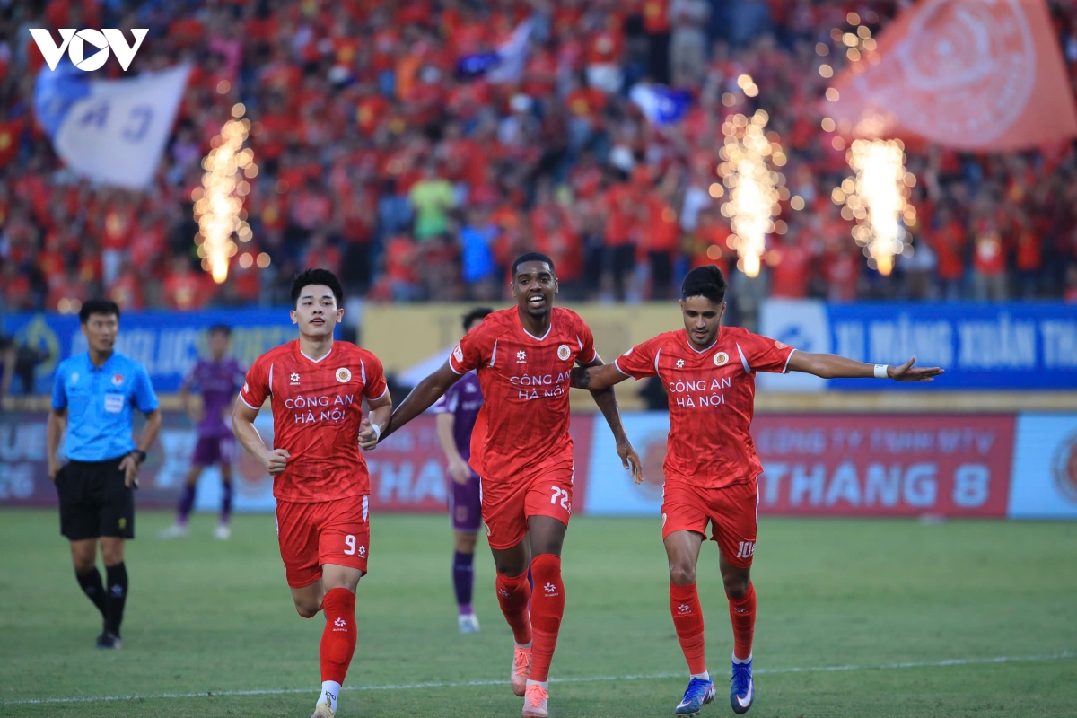 cahn danh bai tp.hcm trong ngay nang cao cup vo dich lpbank v.league 1 - 2025 26 hinh anh 3