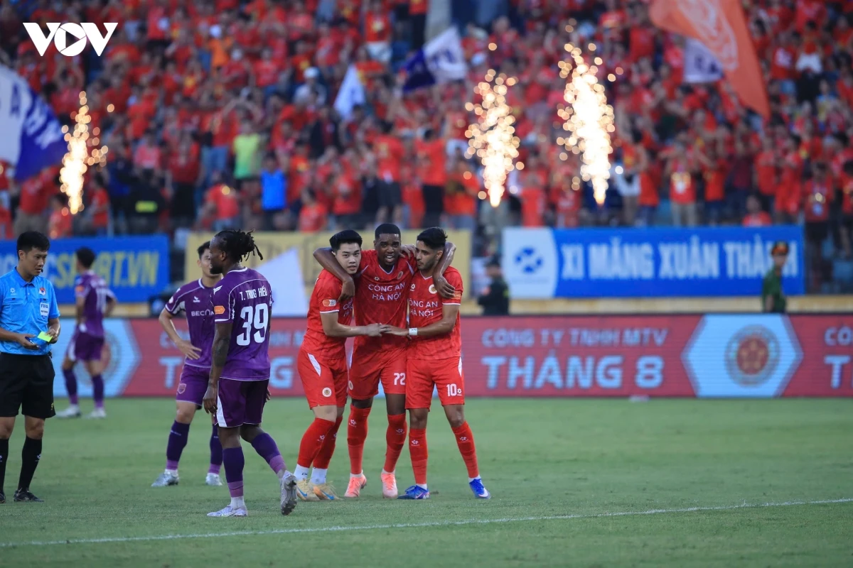 truc tiep hagl 0-0 ha noi fc the tran chat che hinh anh 3