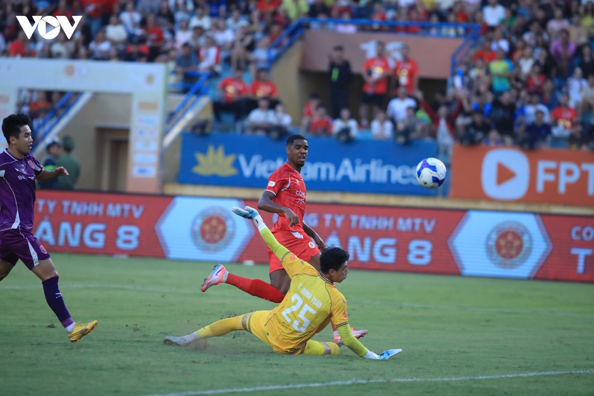 truc tiep hagl 0-0 ha noi fc the tran chat che hinh anh 1