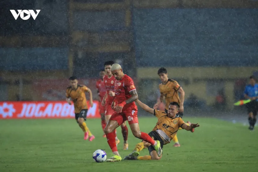 truc tiep clb cahn 2-0 thanh hoa cach biet nhan doi hinh anh 2