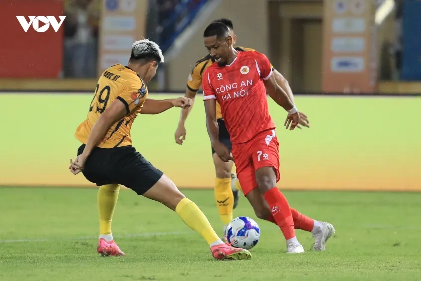 truc tiep clb cahn 0-0 thanh hoa Dinh bac va dong doi no luc vo dich v-league som hinh anh 1