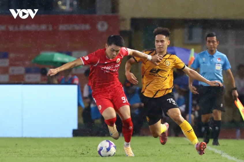 truc tiep clb cahn 0-0 thanh hoa suc ep nghet tho, ban mo ty so rat gan hinh anh 3