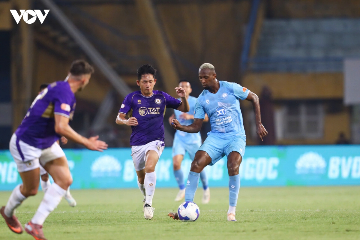 truc tiep ha noi fc 2-1 nam Dinh chu nha tai lap the dan ban hinh anh 4