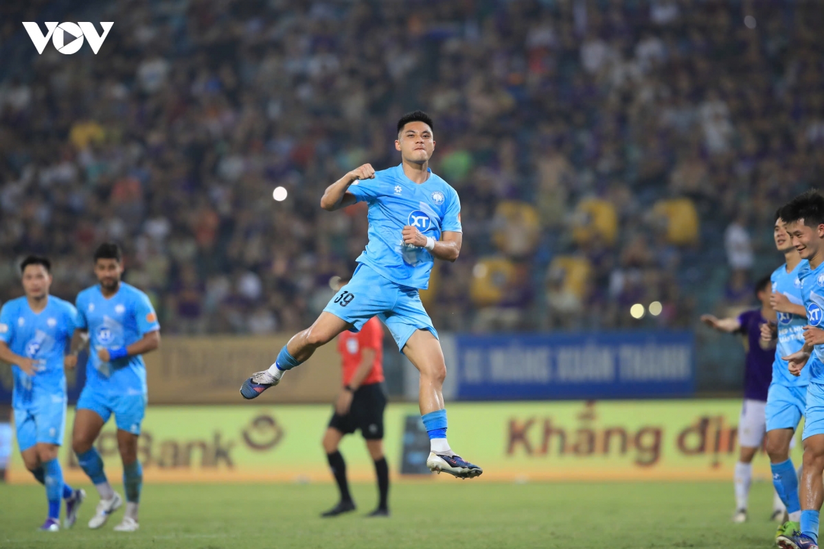 truc tiep ha noi fc 2-1 nam Dinh chu nha tai lap the dan ban hinh anh 3