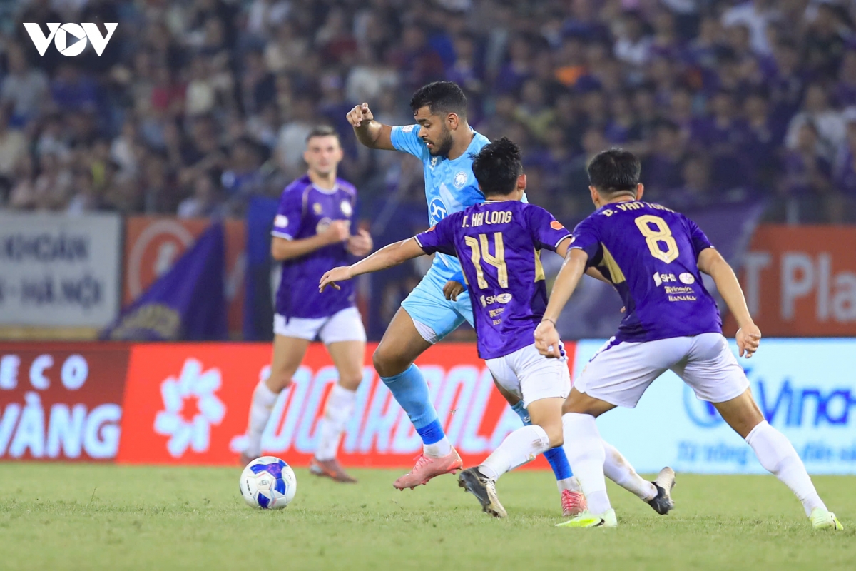 truc tiep ha noi fc 2-1 nam Dinh chu nha tai lap the dan ban hinh anh 2