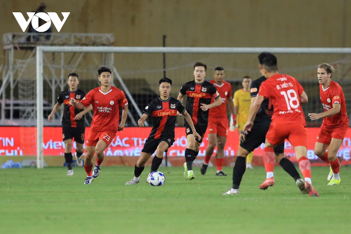 truc tiep the cong viettel 1-1 ninh binh Doi khach go hoa hinh anh 2