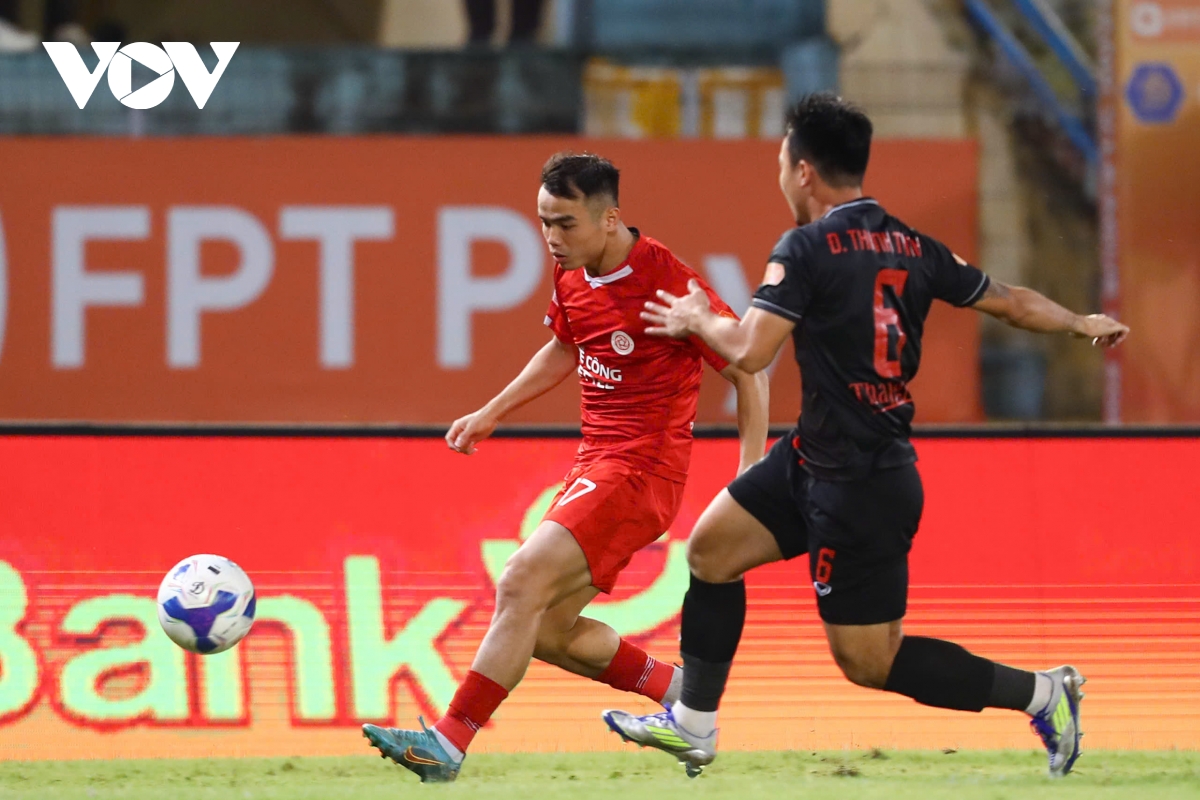 truc tiep the cong viettel 1-1 ninh binh Doi khach go hoa hinh anh 12