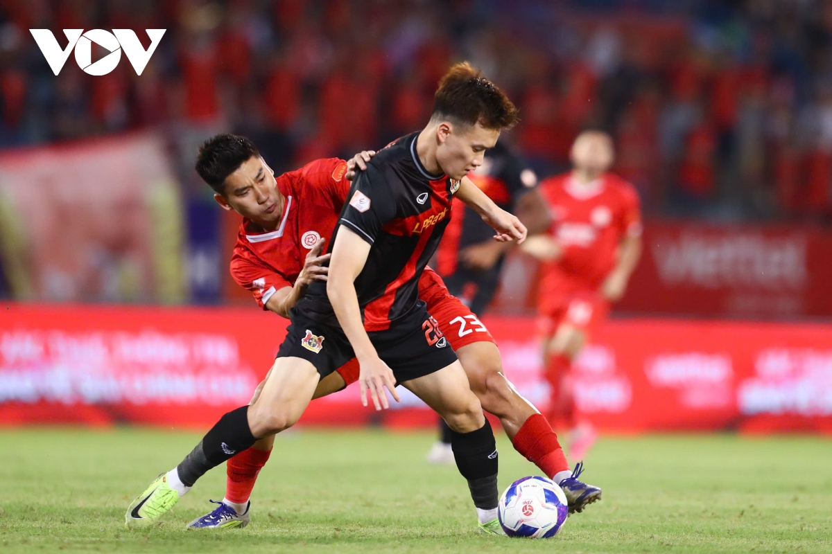 truc tiep the cong viettel 1-1 ninh binh Doi khach go hoa hinh anh 11
