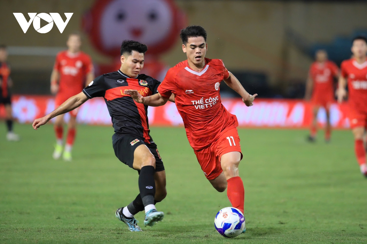 truc tiep the cong viettel 1-1 ninh binh Doi khach go hoa hinh anh 14