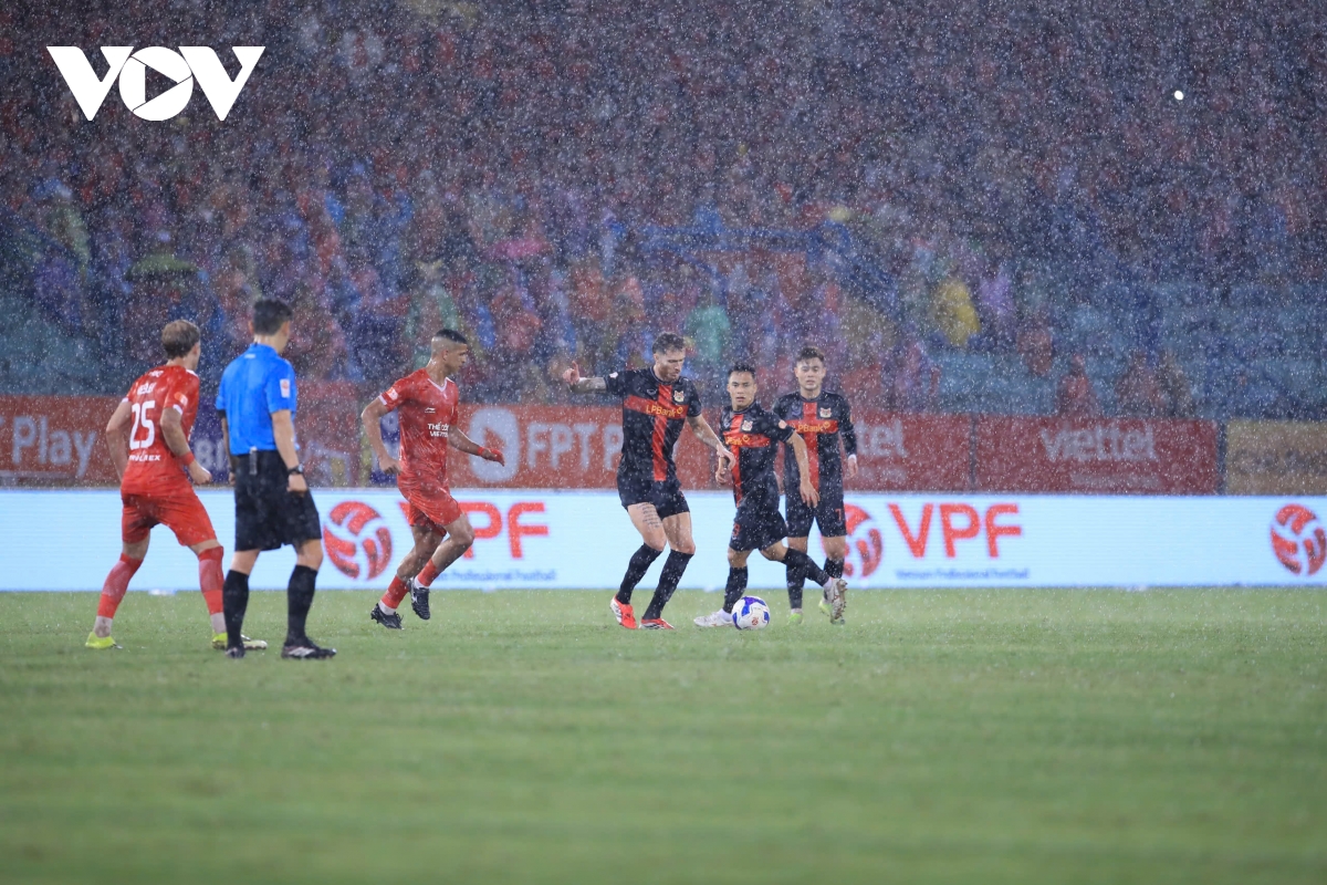truc tiep the cong viettel 1-1 ninh binh Doi khach go hoa hinh anh 1