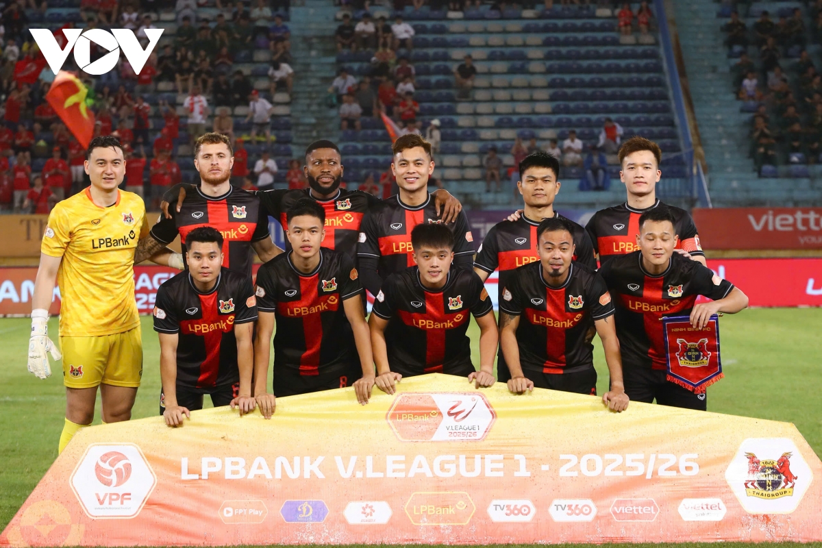the cong viettel hoa ninh binh, xa dan chuc vo dich v-league hinh anh 2
