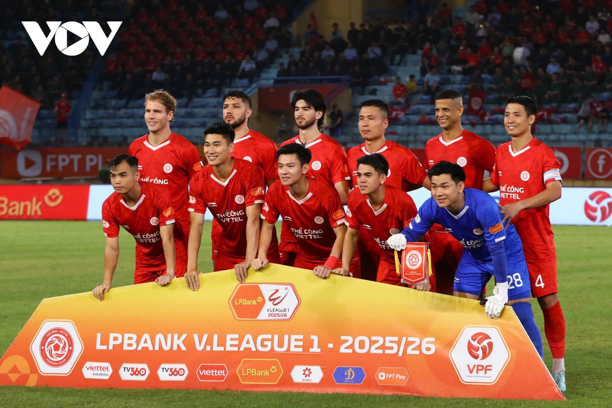 the cong viettel hoa ninh binh, xa dan chuc vo dich v-league hinh anh 1