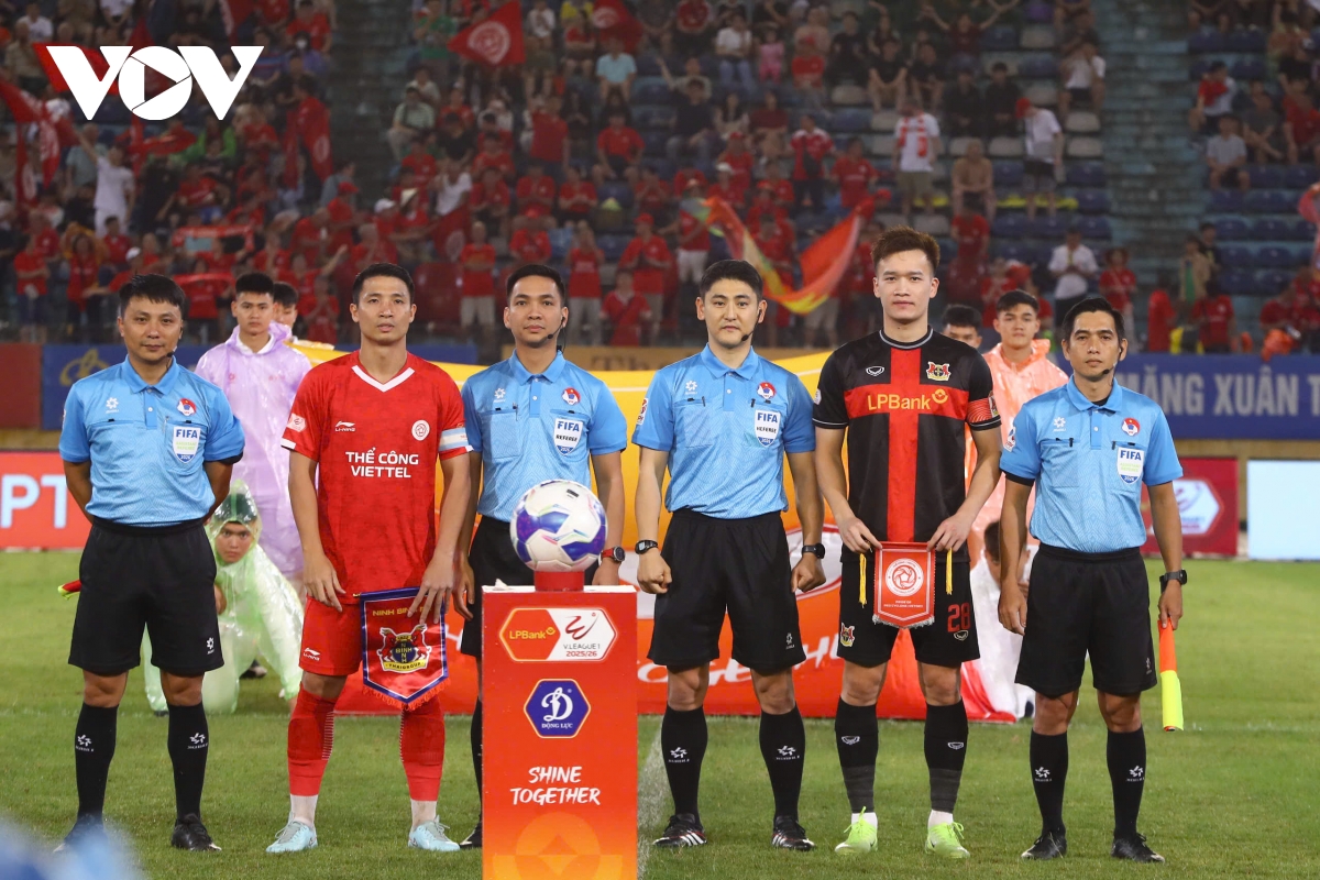 the cong viettel hoa ninh binh, xa dan chuc vo dich v-league hinh anh 3