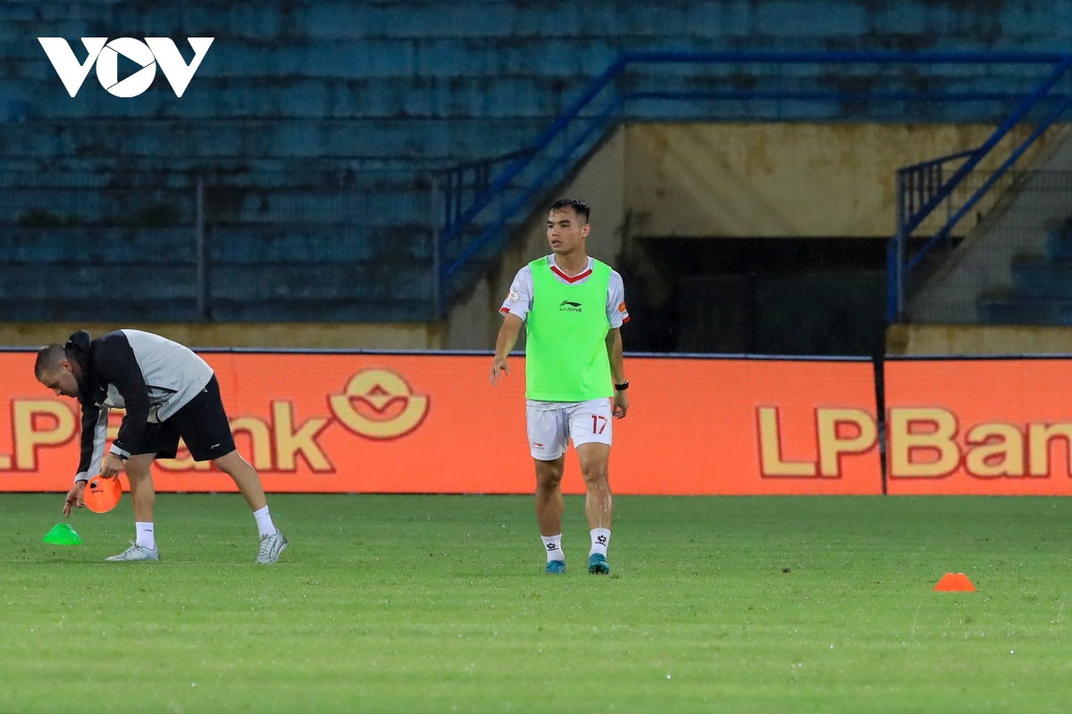 truc tiep the cong viettel 0-0 ninh binh Doi khach lien tuc co co hoi hinh anh 11