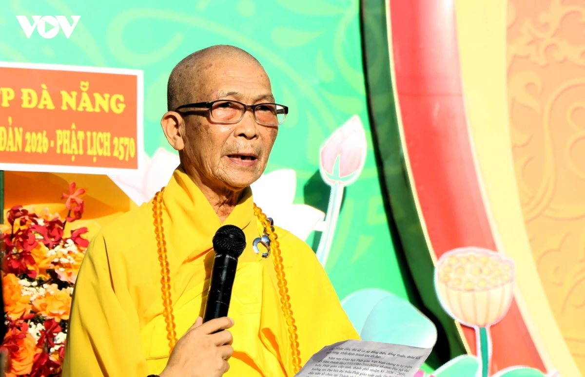 trang nghiem Dai le phat dan phat lich 2570 tai Da nang hinh anh 3