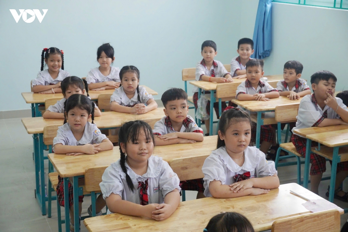 khanh thanh truong tieu hoc tren nen nghia trang cu o tp.hcm hinh anh 2