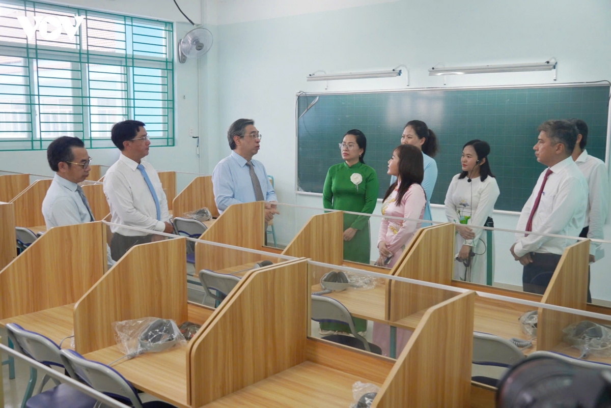 khanh thanh truong tieu hoc tren nen nghia trang cu o tp.hcm hinh anh 3