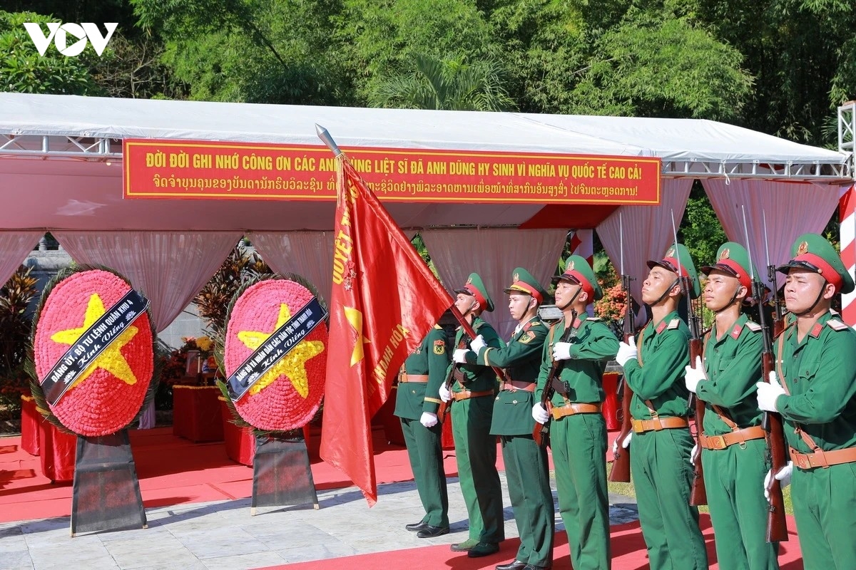 thanh hoa truy dieu va an tang hai cot 19 anh hung, liet sy hy sinh tai lao hinh anh 1