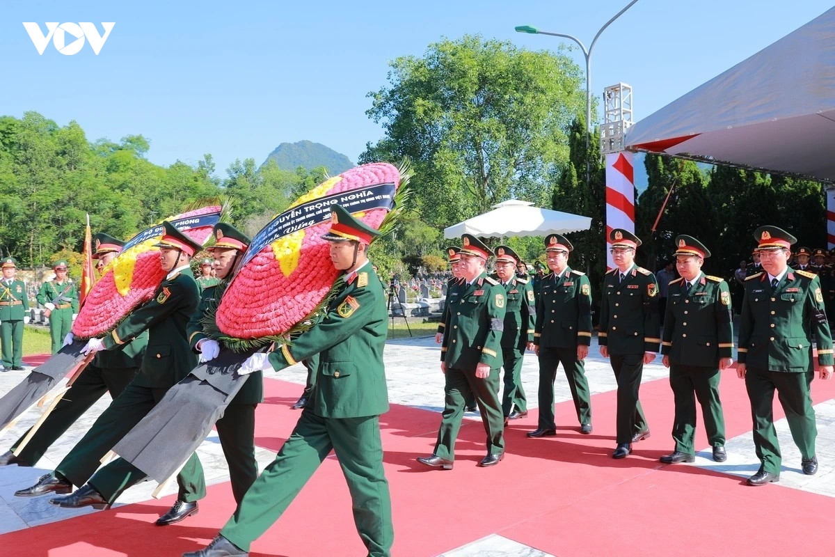 thanh hoa truy dieu va an tang hai cot 19 anh hung, liet sy hy sinh tai lao hinh anh 11