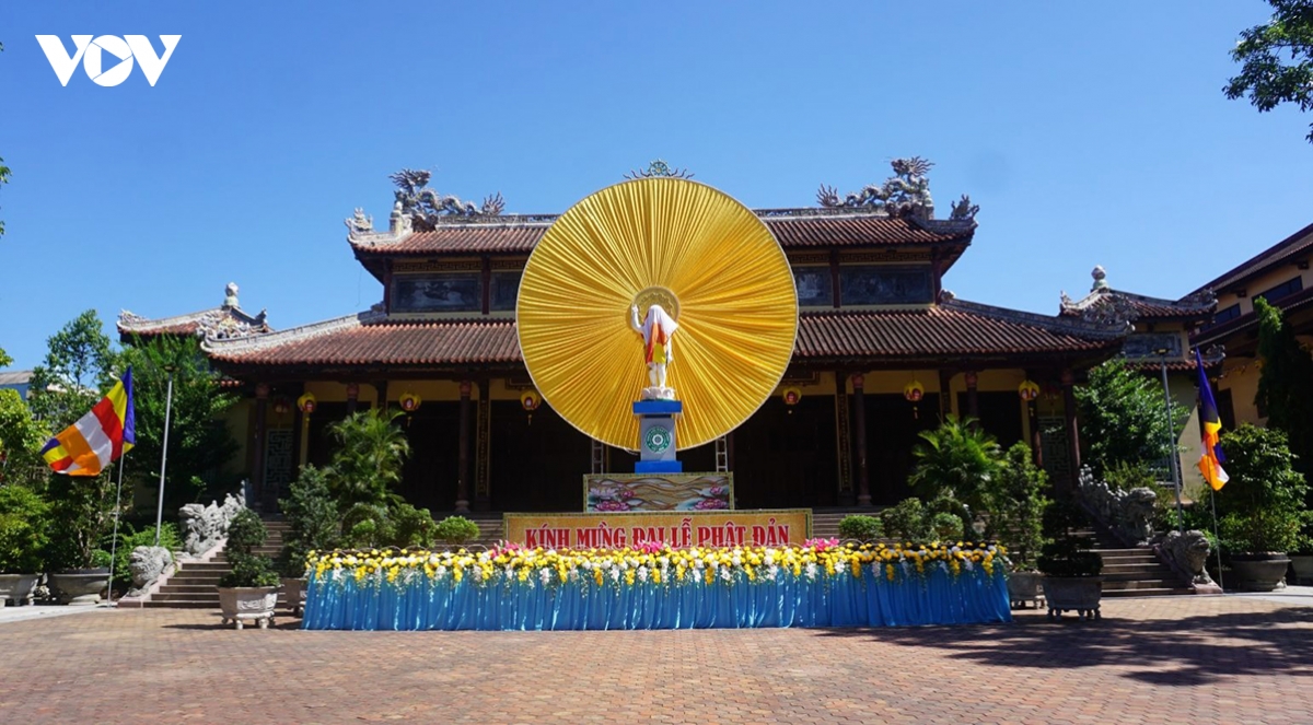 hue s vesak celebrations focus on community support and charity picture 2