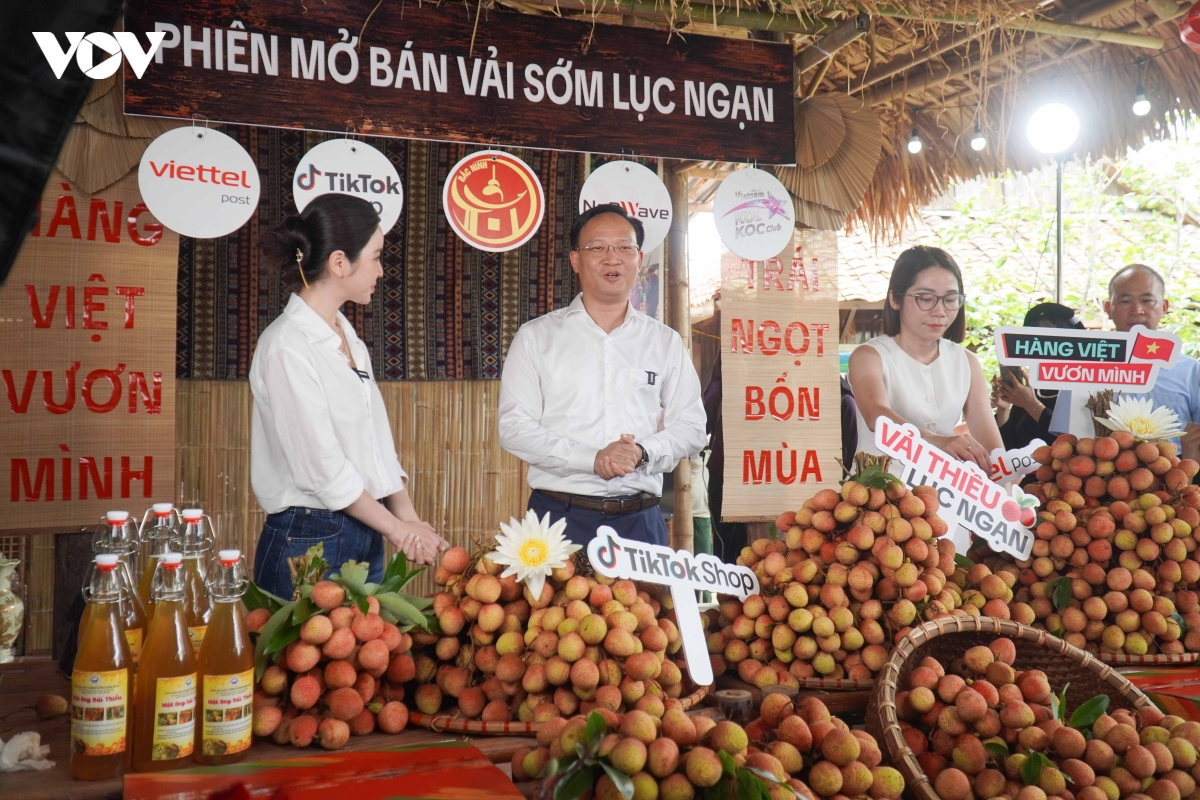 vai thieu chay hang tren phien livestream co pho chu tich tinh bac ninh tham gia hinh anh 1