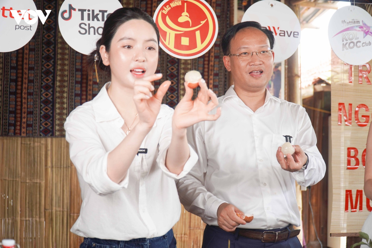 vai thieu chay hang tren phien livestream co pho chu tich tinh bac ninh tham gia hinh anh 2