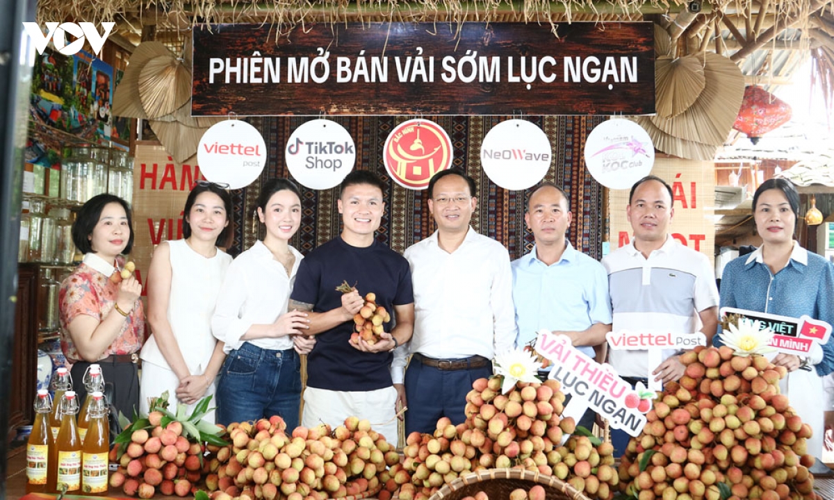 vai thieu chay hang tren phien livestream co pho chu tich tinh bac ninh tham gia hinh anh 5