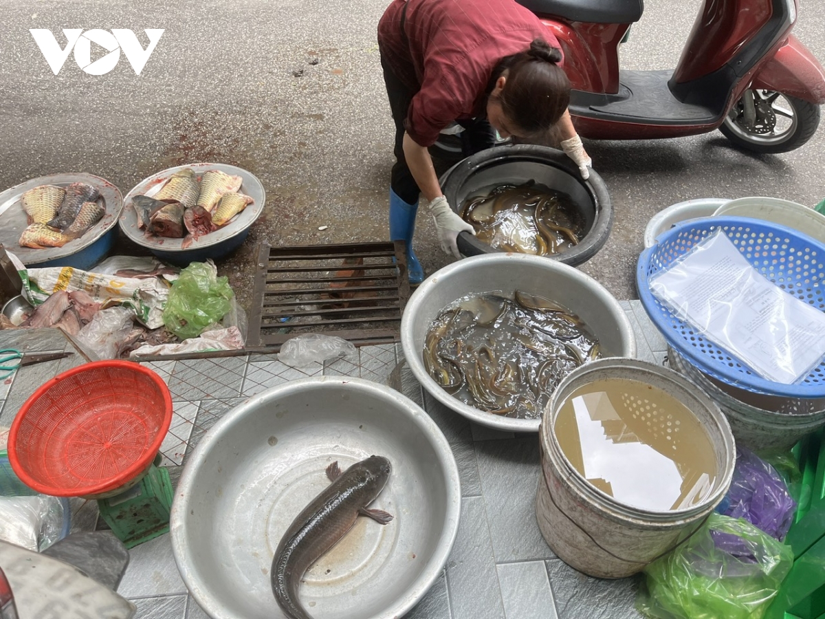 ha noi siet chat via he, tieu thuong tim cach xoay xo khi khong gian bi thu hep hinh anh 4