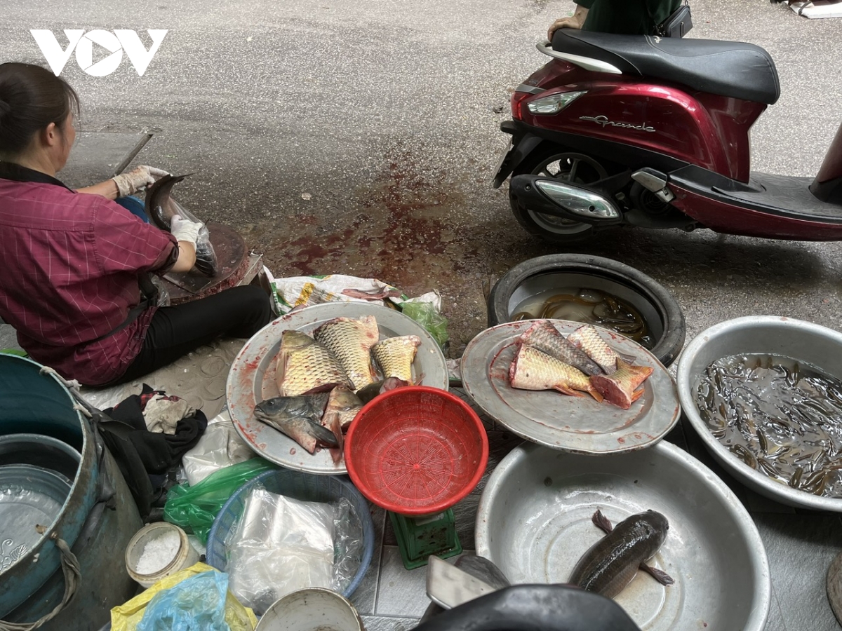 ha noi siet chat via he, tieu thuong tim cach xoay xo khi khong gian bi thu hep hinh anh 3