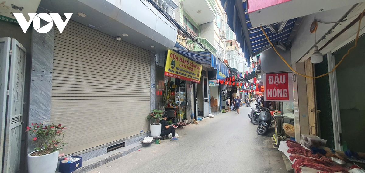 ha noi siet chat via he, tieu thuong tim cach xoay xo khi khong gian bi thu hep hinh anh 1